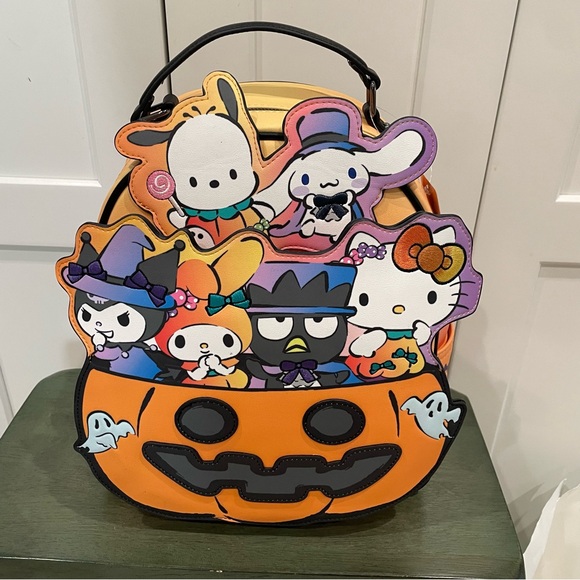 NEW BOXLUNCH HELLO KITTY & FRIENDS CHARACTERS HALLOWEEN PUMPKIN BACKPACK - Picture 3 of 7